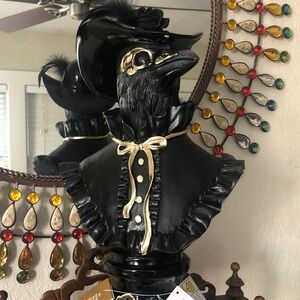 NWT Hallow’s Eve LED Lighted Eyes Gothic Victorian Raven Bust
